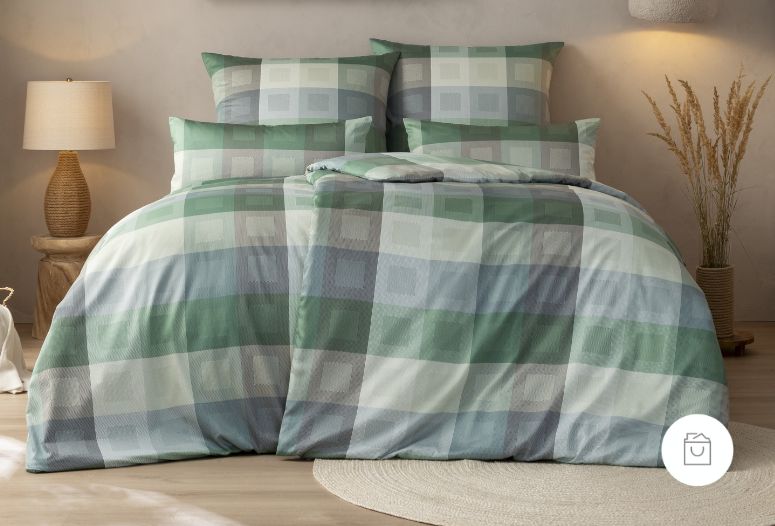 Bettwäsche aus Schweizer Premium Satin mit Karo-Muster in frischen Grüntönen, Hellblau und Creme – luxuriös glänzend und fein strukturiert.