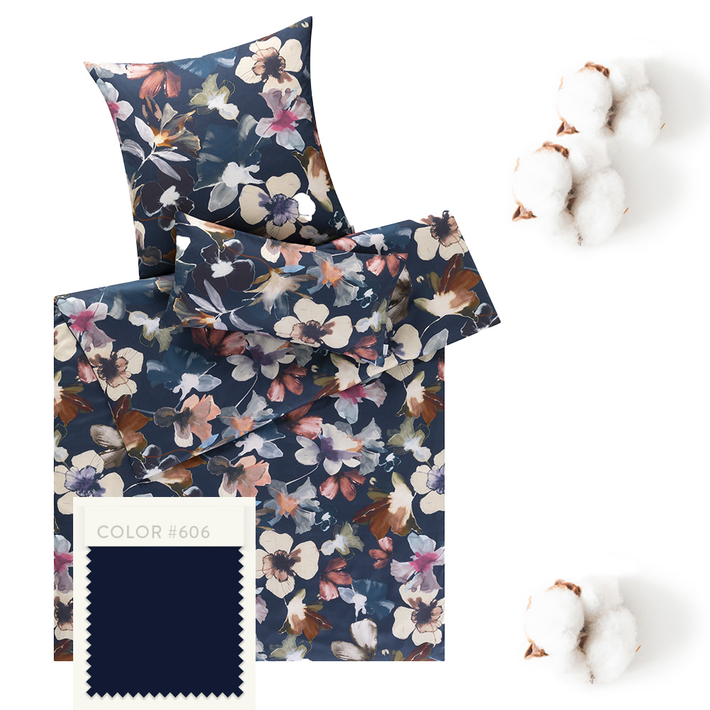 Estella Satin de Luxe Bettwäsche Robertina in Nachtblau (tiefes, elegantes Dunkelblau) mit passender Spannbetttuchfarbe indigo.