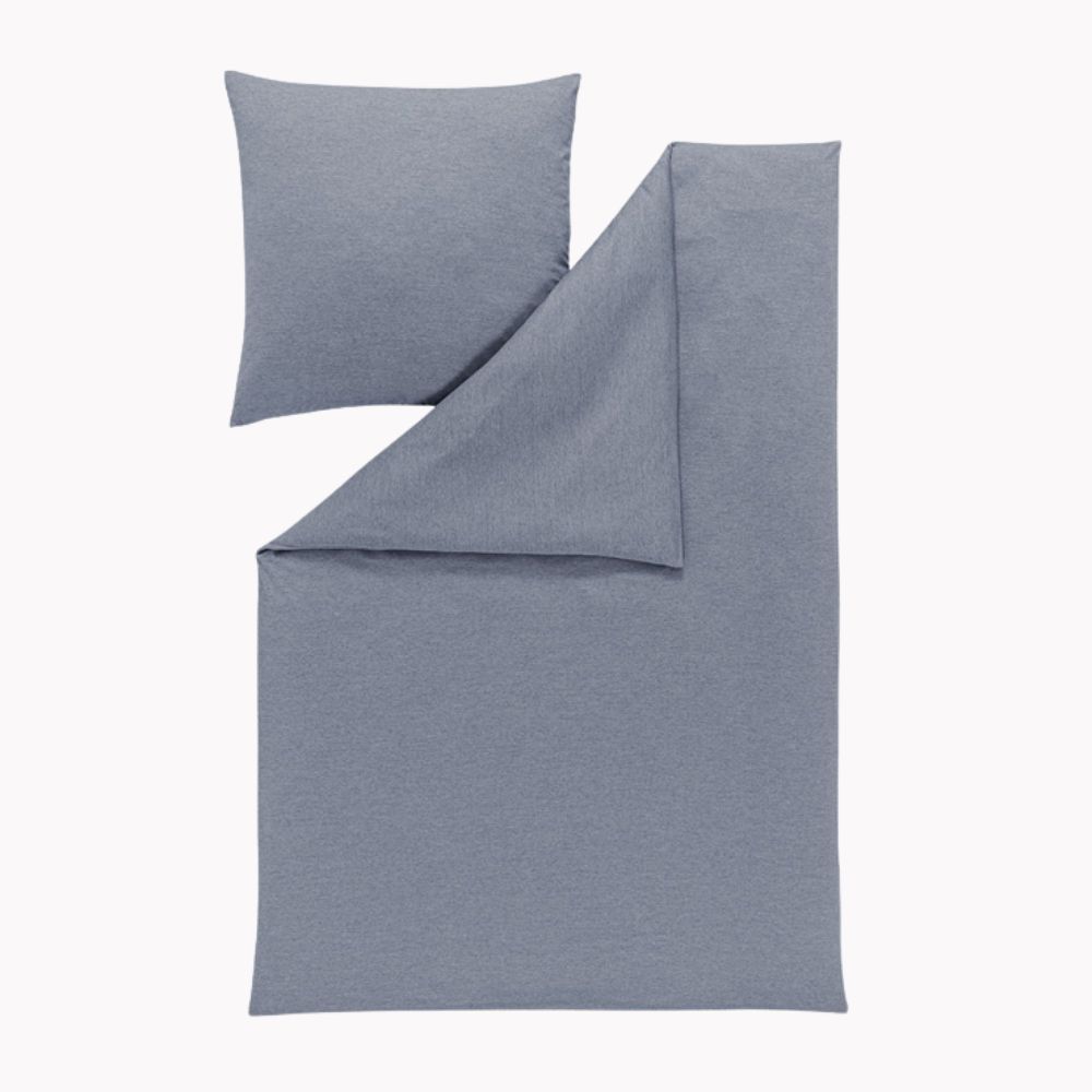 Komplettansicht der Uni-Bettwäsche Takoma in taube (kühles Grau-Blau)