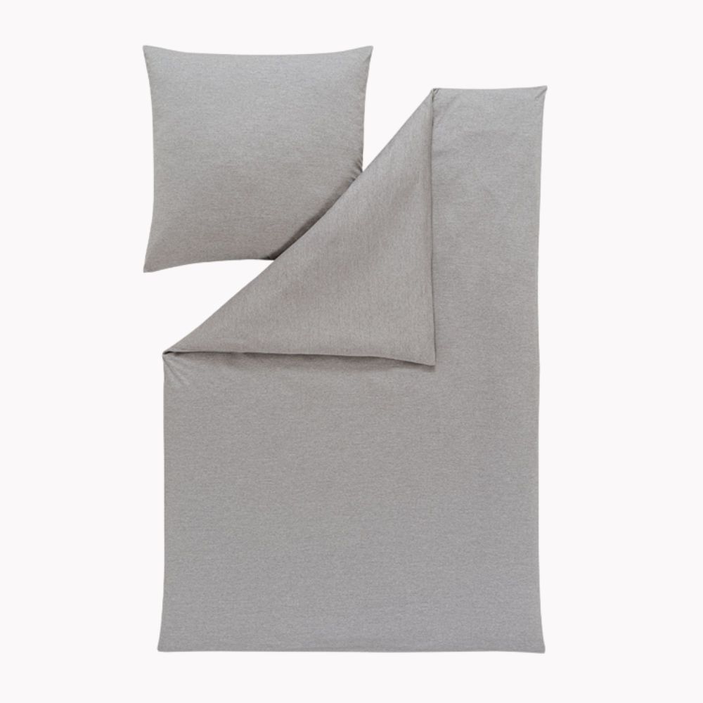 Komplettansicht der Uni-Bettwäsche Takoma in grau (weiches, warmes Hellgrau)