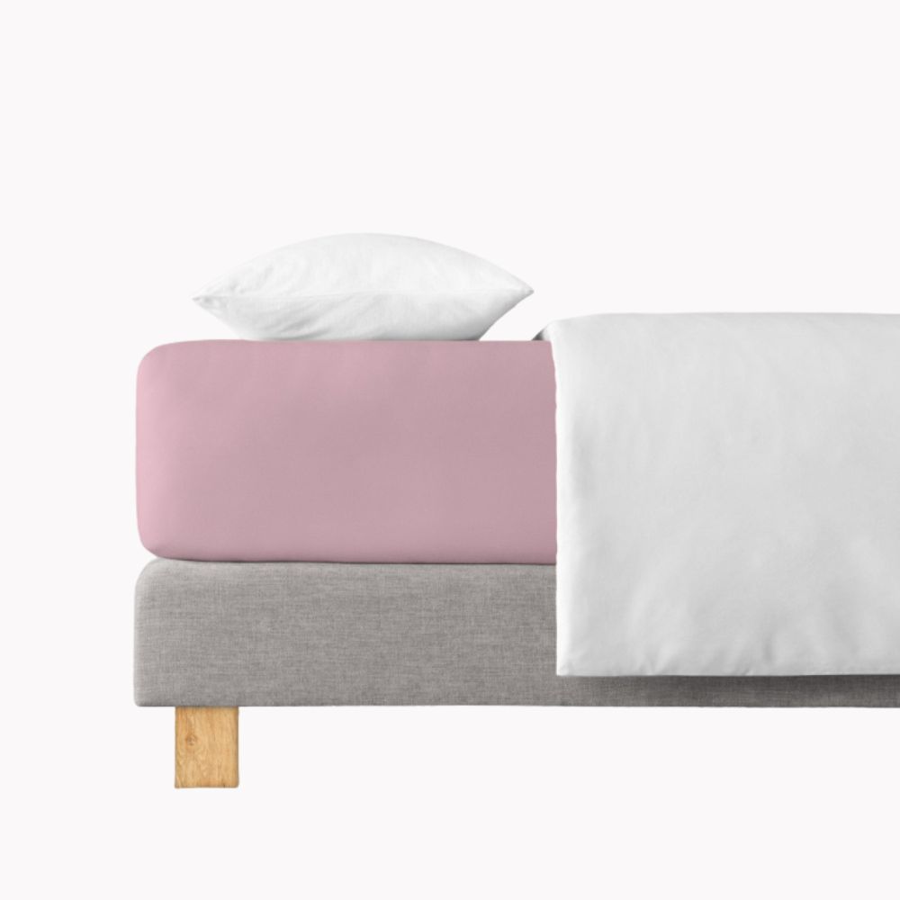 Zwirnjersey Spannbetttuch in orchidee (dezenter, warmer Rosaton) aufgezogen auf Bett