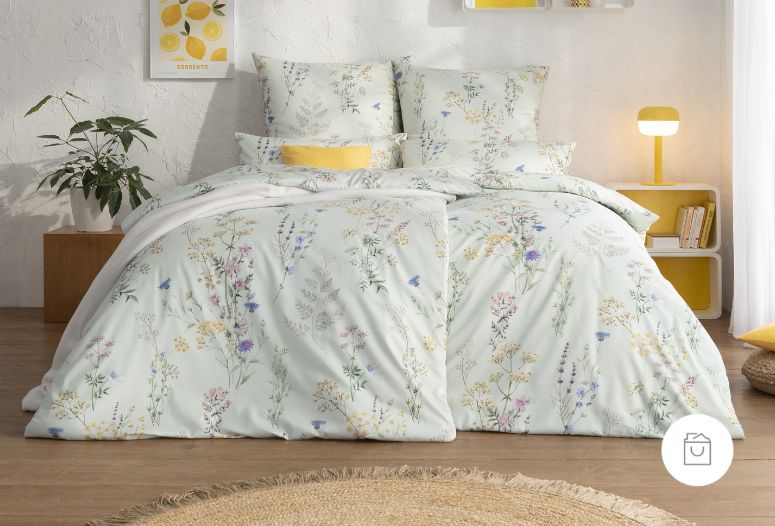 Bettwäsche aus Mako-Satin mit zartem Wildblumen-Muster in sanften Gelb-, Blau- und Rosatönen auf hellem Grund – harmonisch und detailreich gestaltet.