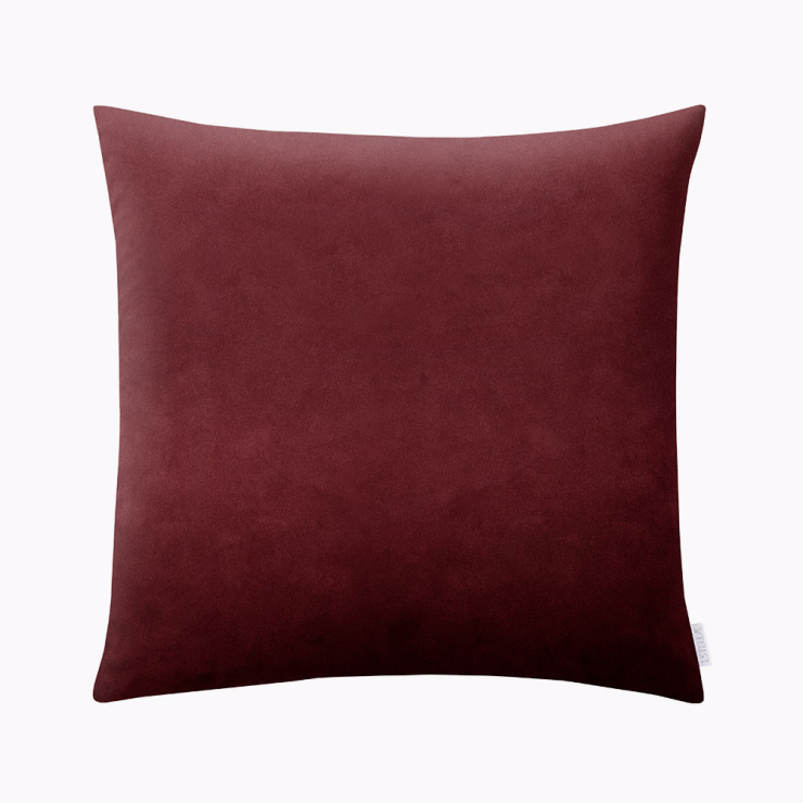 Dekokissenbezug in tiefem Bordeaux-Rot mit weicher, samtiger Oberfläche