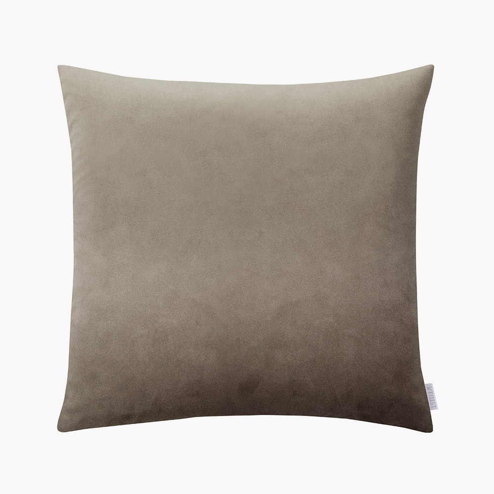 Unifarbener Dekokissenbezug Velvet in Taupe mit weicher, samtiger Oberfläche