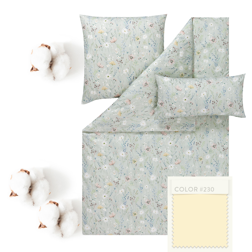 Mako-Satin Bettwäsche mit zartem Blumenmuster in Pastelltönen, daneben Baumwollbüschel und ein Farbfeld für das passende Spannbetttuchfarbe in Natur.